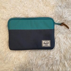 Herschel Anchor Sleeve Bag in blue and teal